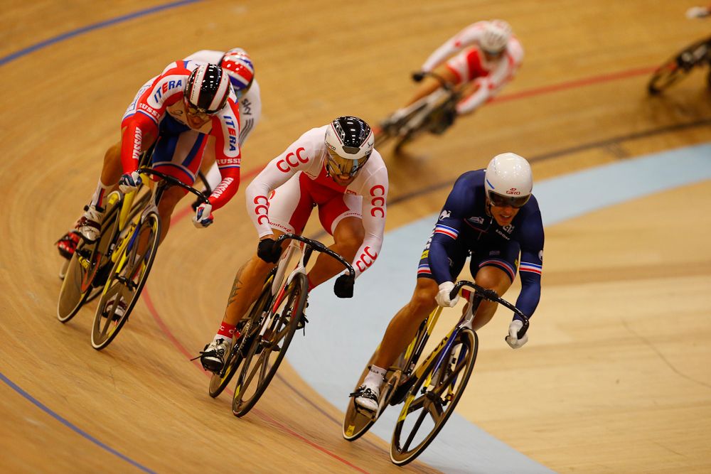 sprinting for the line in the keirin