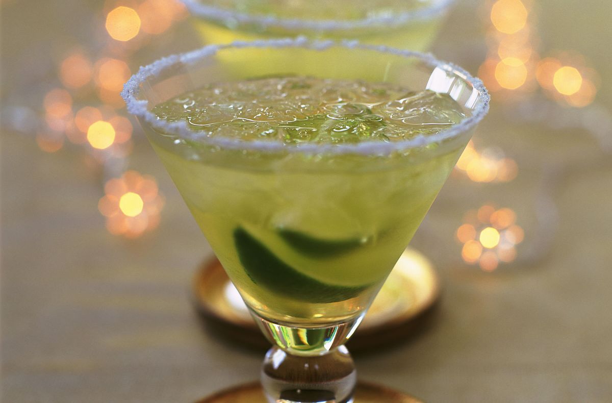 Get refreshed with our easy peasy recipe to make a classic Mexican margarita
