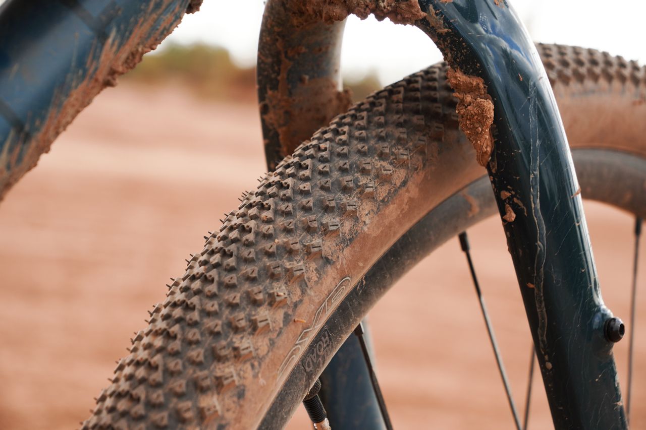 steel vs carbon bike