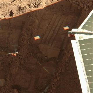 NASA Scrambles for Samples as Sun Sets on Mars Lander