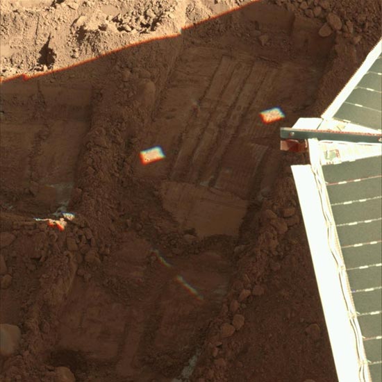 NASA Scrambles for Samples as Sun Sets on Mars Lander