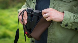 Leica trinovid in carry pouch