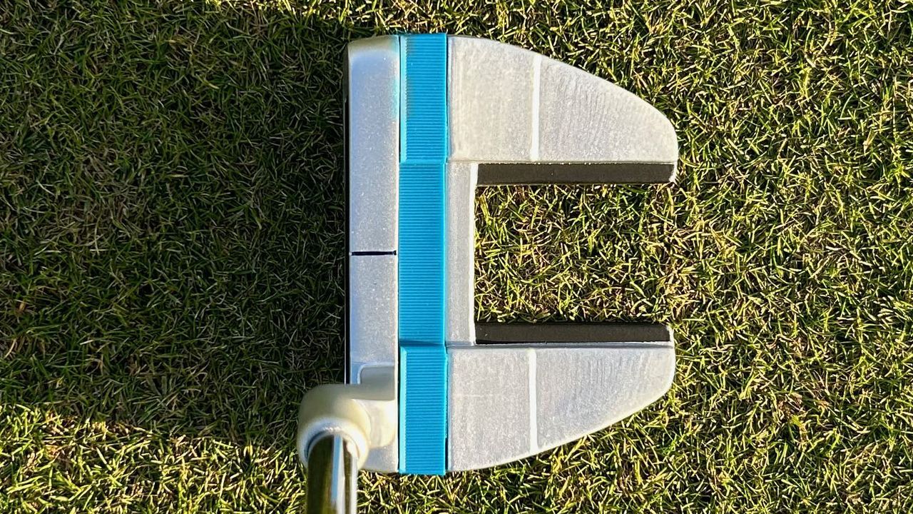 Photo of the putter of the Tour Edge TE-400 Package Set