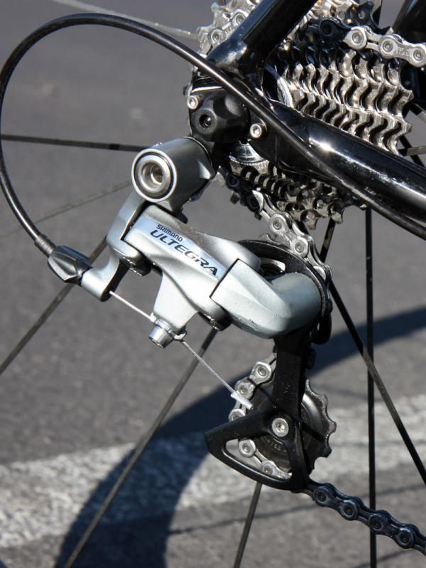 The Shimano Ultegra rear derailleur on our test bike rattled off shifts reliably though the lever feel was rather vague.