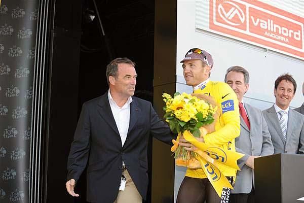 Rinaldo Nocentini (AG2R La Mondiale) is congratulated by Bernard Hinault.