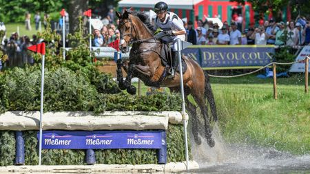 Julia Krajewski riding Uelzeners Nickel cross-country at Luhmuhlen Horse Trials