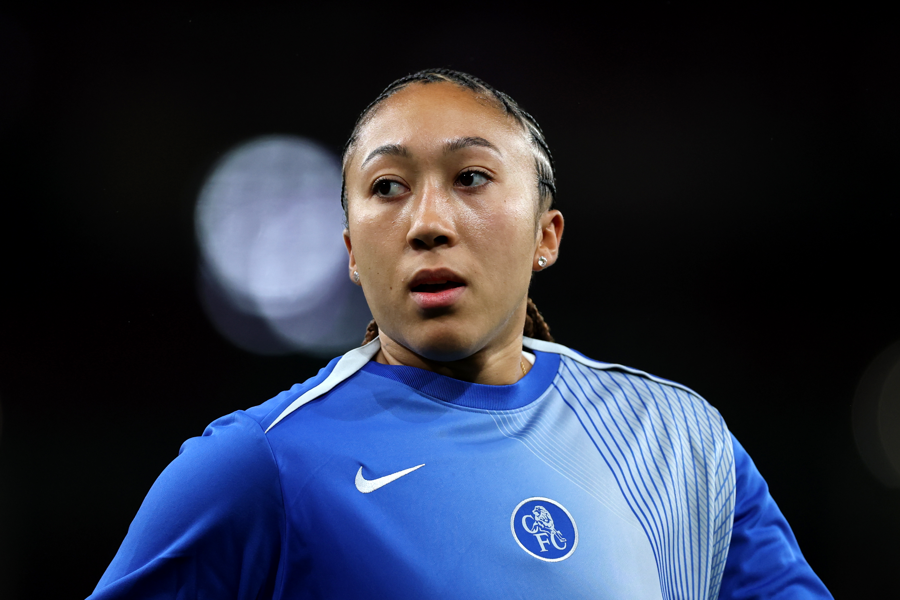 LONDON, ENGLAND - MARCH 24: Lauren James of Chelsea looks on as she warms up prior to the UEFA Women&amp;apos;s Champions League 2025/26 Quarter-finals First Leg match between Arsenal and Chelsea at Arsenal Stadium on March 24, 2026 in London, England. (Photo by Justin Setterfield/Getty Images)