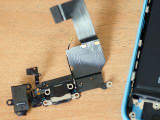 How to DIY replace the Lightning dock in an iPhone 5c