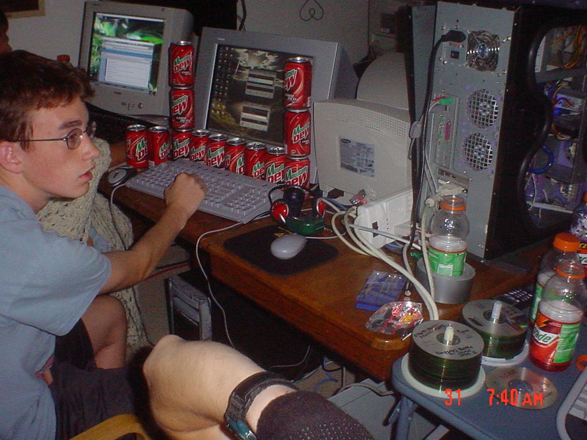 These incredible LAN party photos remind us how much work it used to be to  play games together | PC Gamer