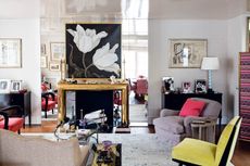 A gilded surround takes centre stage in Nina Campbell’s Chelsea sitting room.