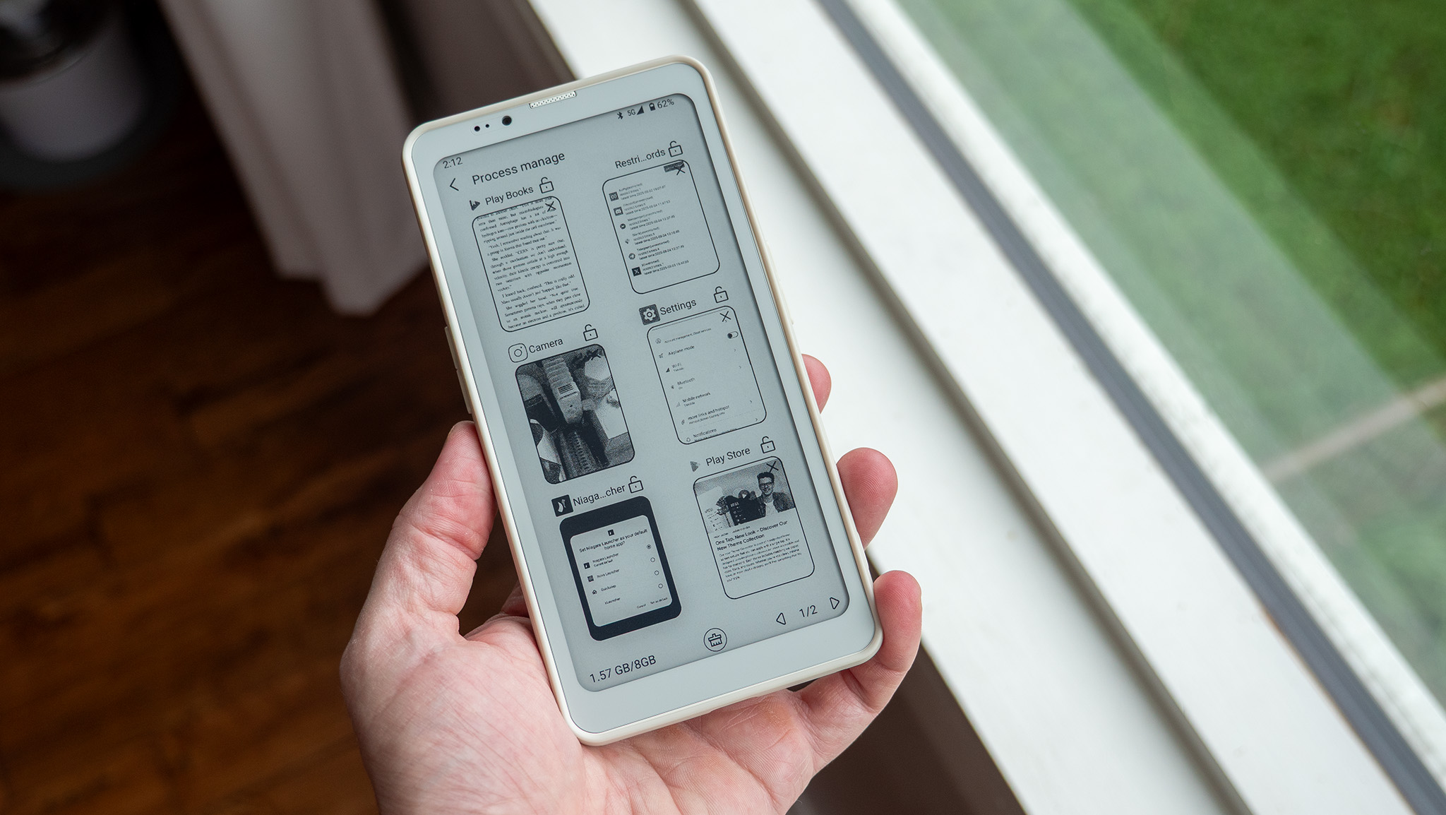 Multitasking on the Bigme HiBreak Pro E Ink smartphone