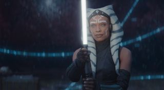 Ahsoka Tano sử dụng thanh lightsaber của mình