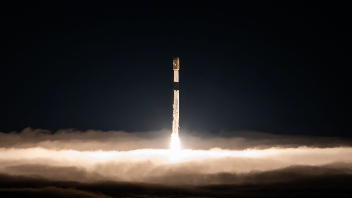 A SpaceX Falcon 9 rocket launches 27 Starlink internet satellites from California's Vandenberg Space Force Base on Aug. 22, 2026.