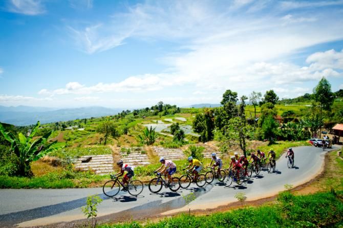 The leading group climbing at theTour de Singkarak