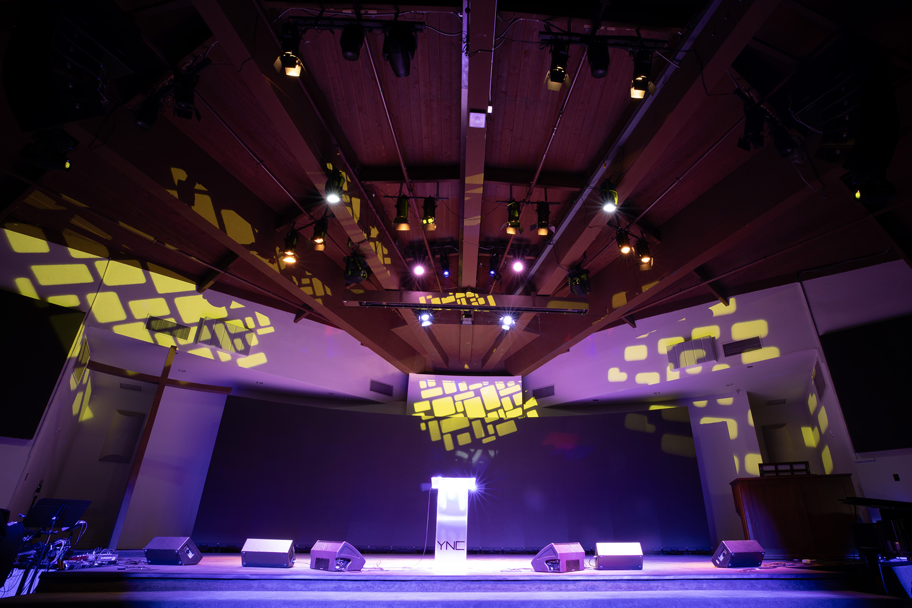 The elektraLite fixtures, installed by Troy Choi of Solid Sound Solution, bring a creatively dramatic flair to the church&amp;rsquo;s contemporary services.