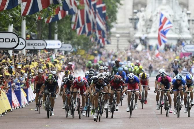 Kittel is on his way to winning the third stage of the Tour de France