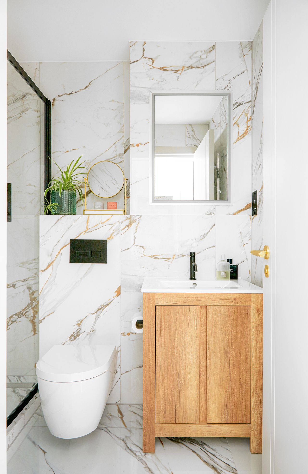 How to make a small bathroom feel brighter | Livingetc