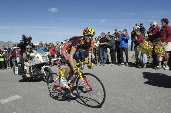 Alejandro Valverde lost some ground on the climb, but caught back up on the descent.
