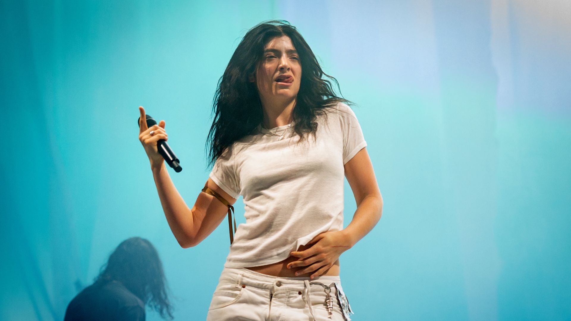 GLASTONBURY, ENGLAND - JUNE 27: Lorde performs during day three of Glastonbury festival 2025 at Worthy Farm, Pilton on June 27, 2025 in Glastonbury, England. Established by Michael Eavis in 1970, Glastonbury has grown into the UK's largest music festival, drawing over 200,000 fans to enjoy performances across more than 100 stages. 