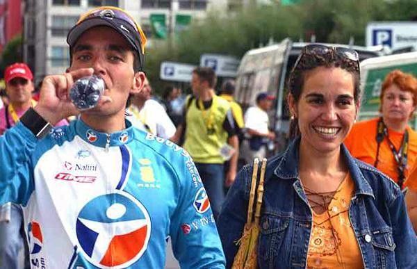 Xavier Florencio and his sister on the way to the podium.