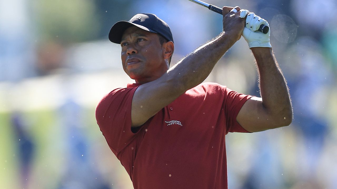 Tiger Woods Sun Day Red: Woods takes a shot at The Masters