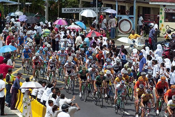 The peloton near Kuala Lumpur as the crowds begin to line the roads into the Malaysian capital.