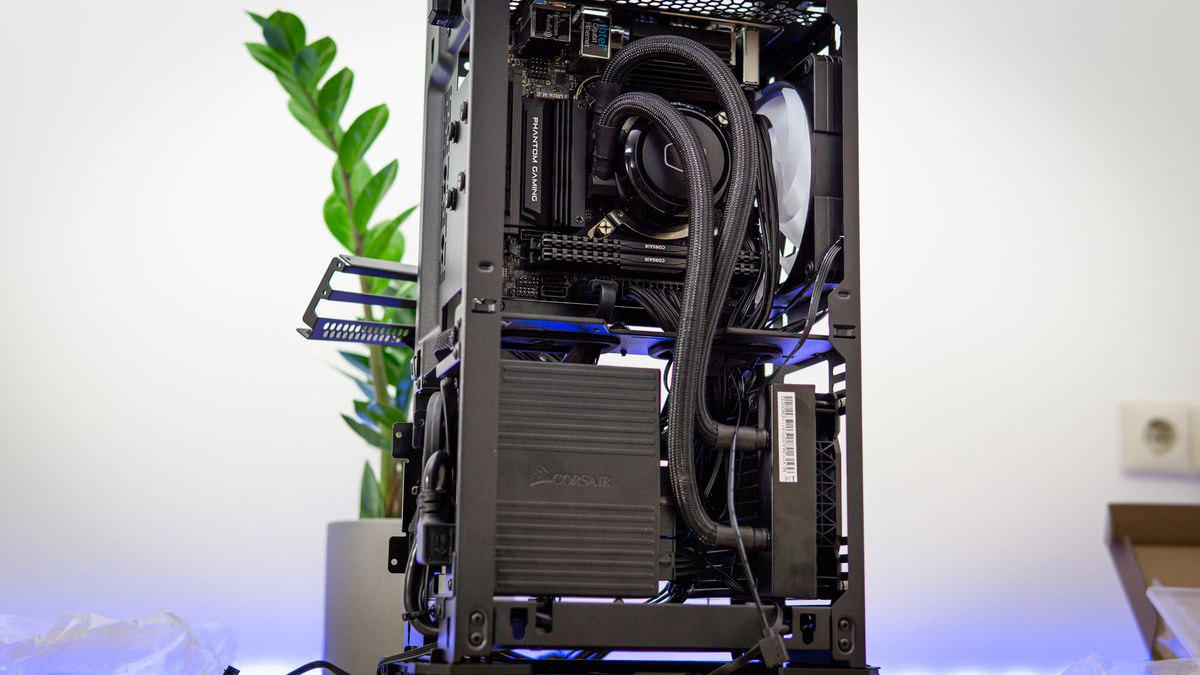 Hardware Installation - Phanteks Evolv Shift 2 Review: Pretty Mini