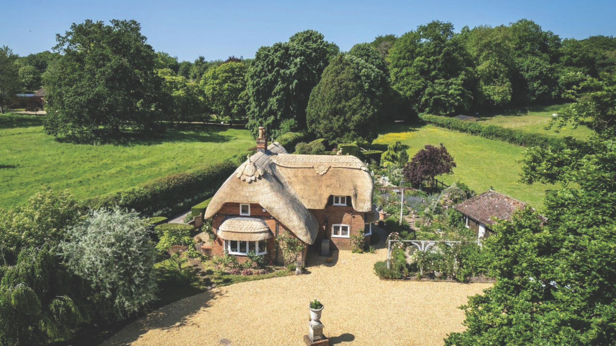 A delightful thatched cottage and lodge with far reaching rural views and landscaped gardens