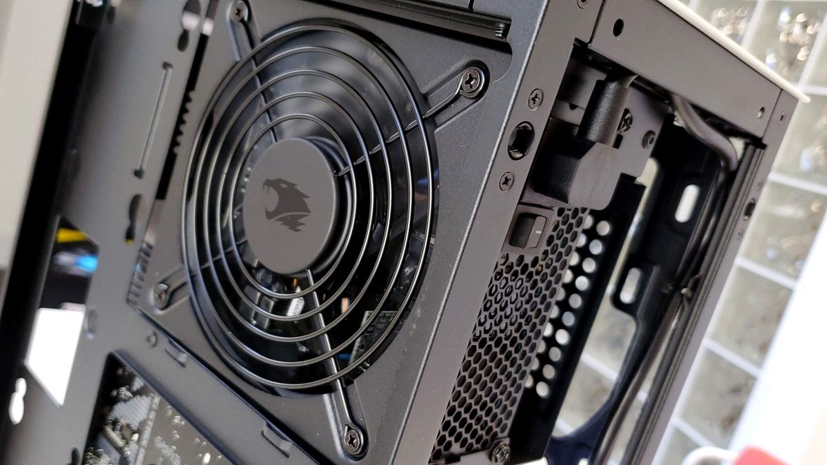 Hyte Revolt 3 PC chassis