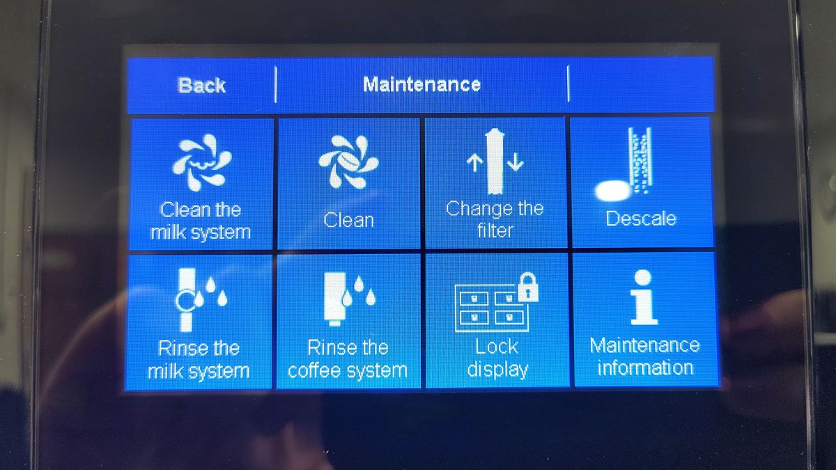 Cleaning and maintenance options on Jura J10 coffee maker