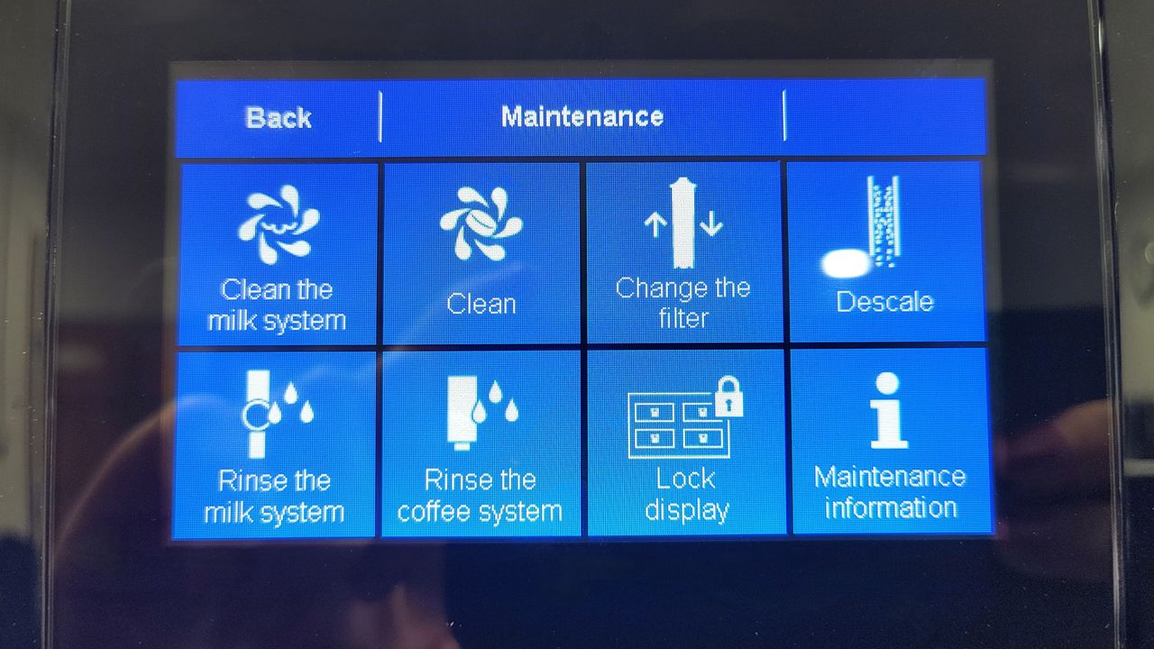 Cleaning and maintenance options on Jura J10 coffee maker