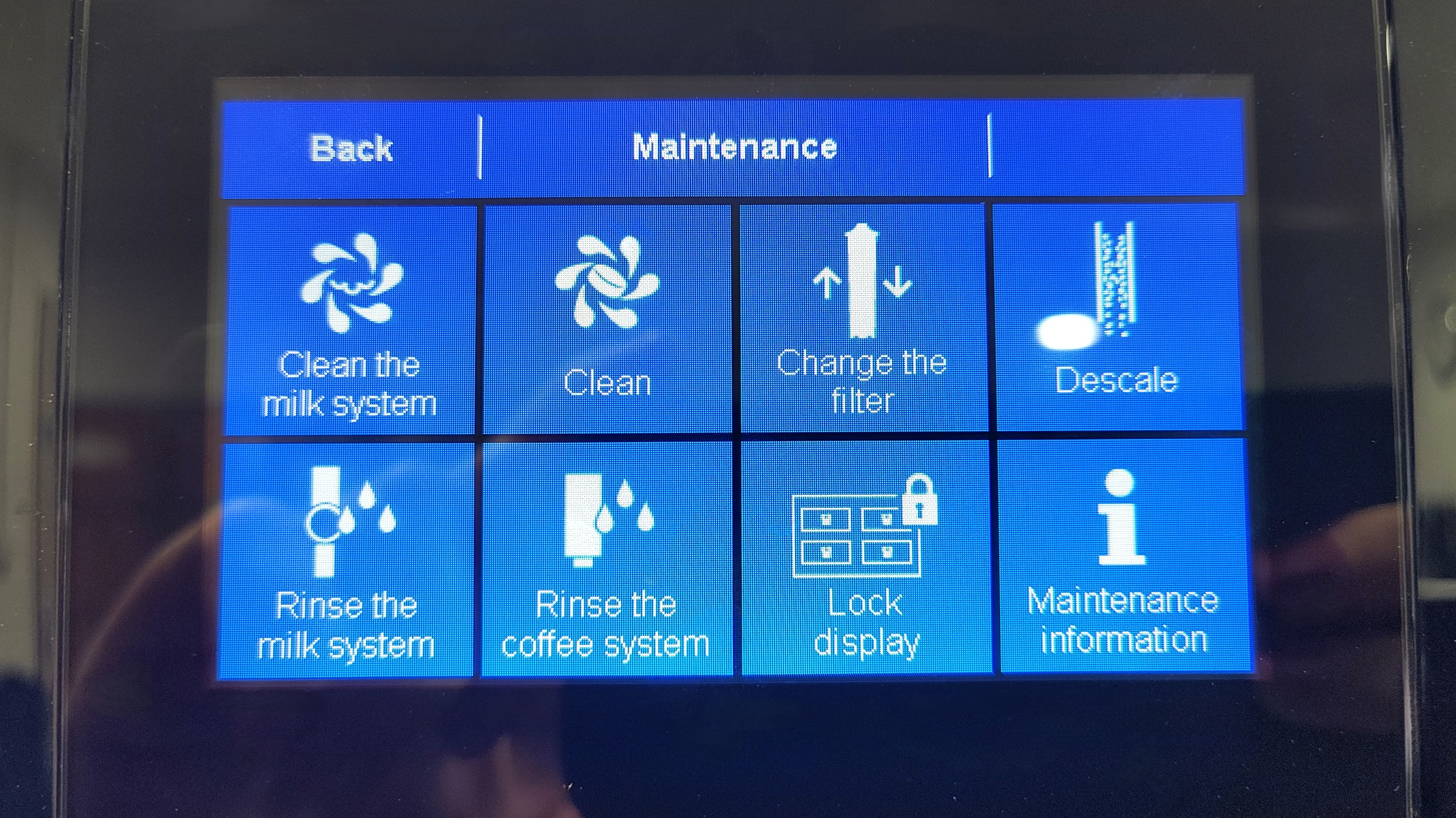 Cleaning and maintenance options on Jura J10 coffee maker