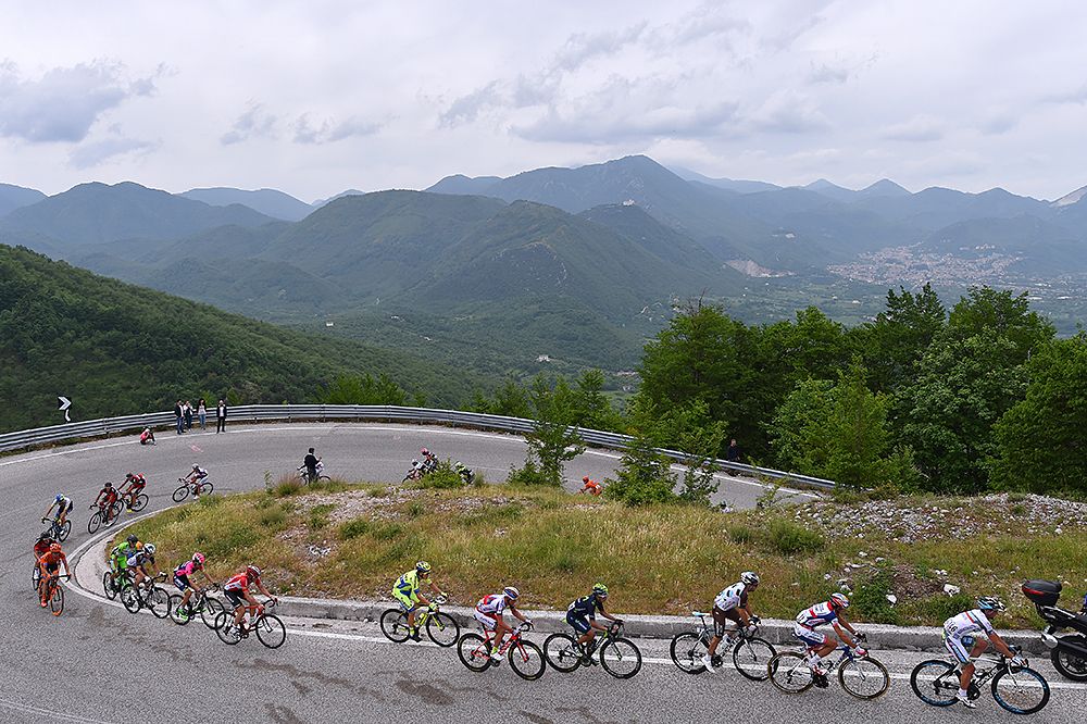The peloton on the mountainous stage 9 at the Giro d'Italia