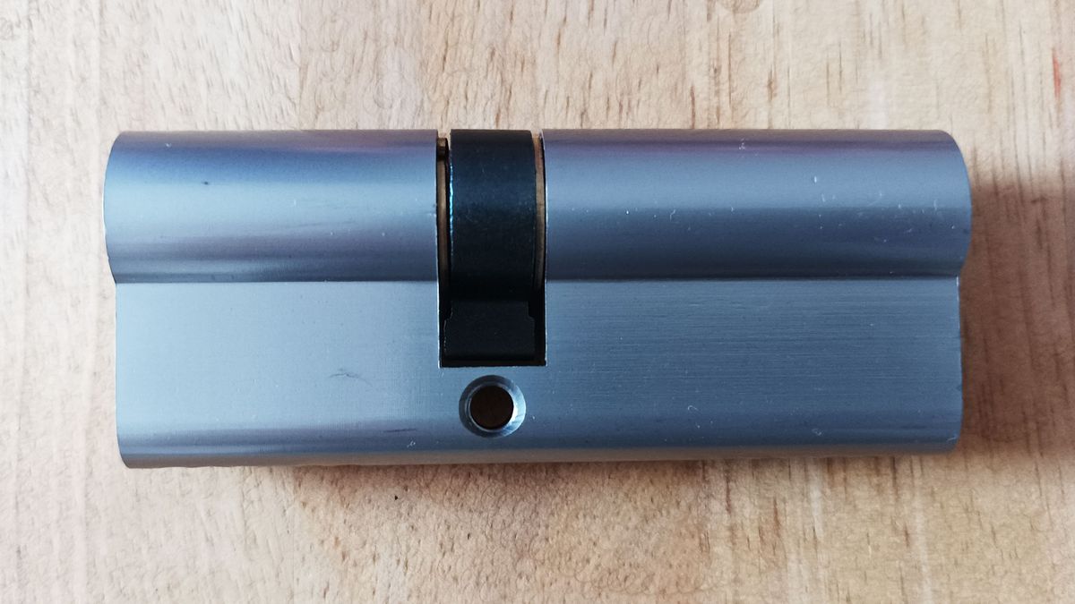 How to change a lock cylinder on a uPVC door in three steps Homebuilding