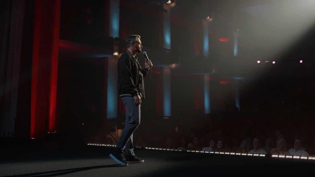 Nate Bargatze performing stand-up in The Tennessee Kid