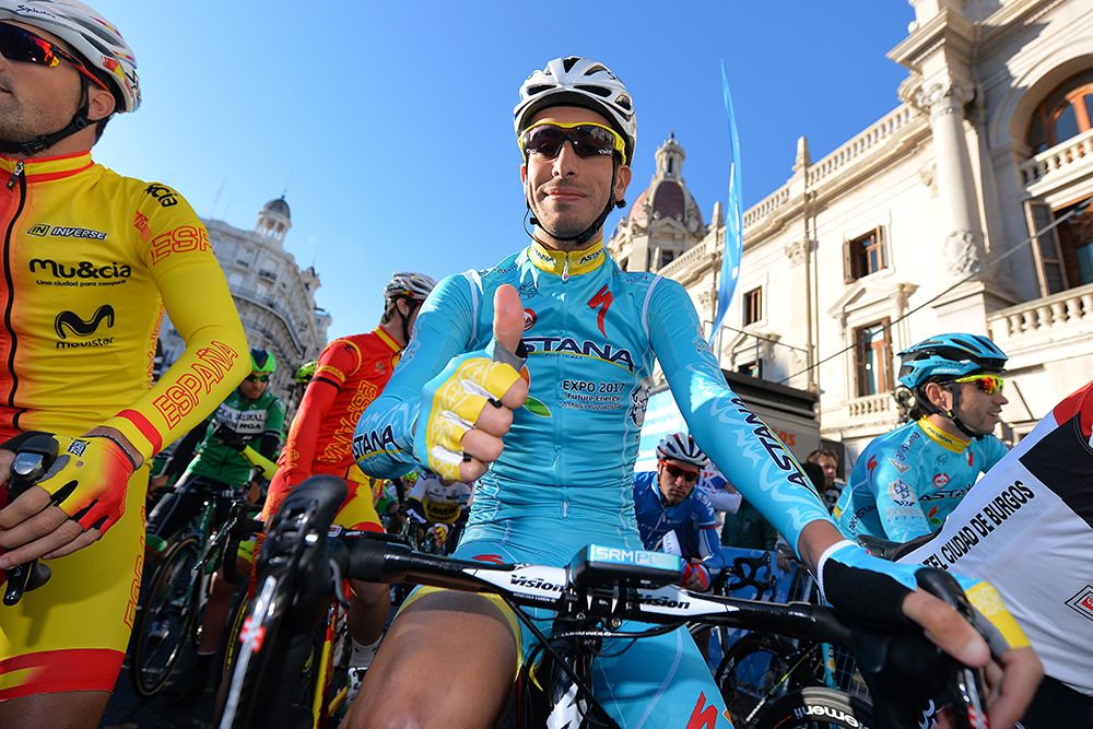 Thumbs up from Fabio Aru at the start