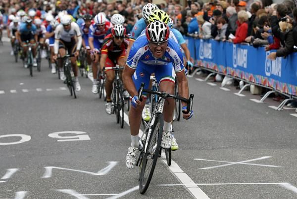 Luca Paolini (Italy) buries himself at the head of the peloton to set up teammate Vincenzo Nibali in the finale.