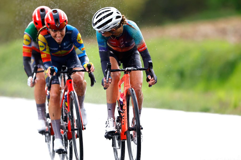OUDENAARDE BELGIUM MARCH 31 Katarzyna Niewiadoma of Poland and Team CanyonSRAM Racing competes in the breakaway during the 21st Ronde van Vlaanderen Tour des Flandres 2024 Womens Elite a 163km one day race from Oudenaarde to Oudenaarde UCIWWT on March 31 2024 in Oudenaarde Belgium Photo by Rafa Gomez PoolGetty Images