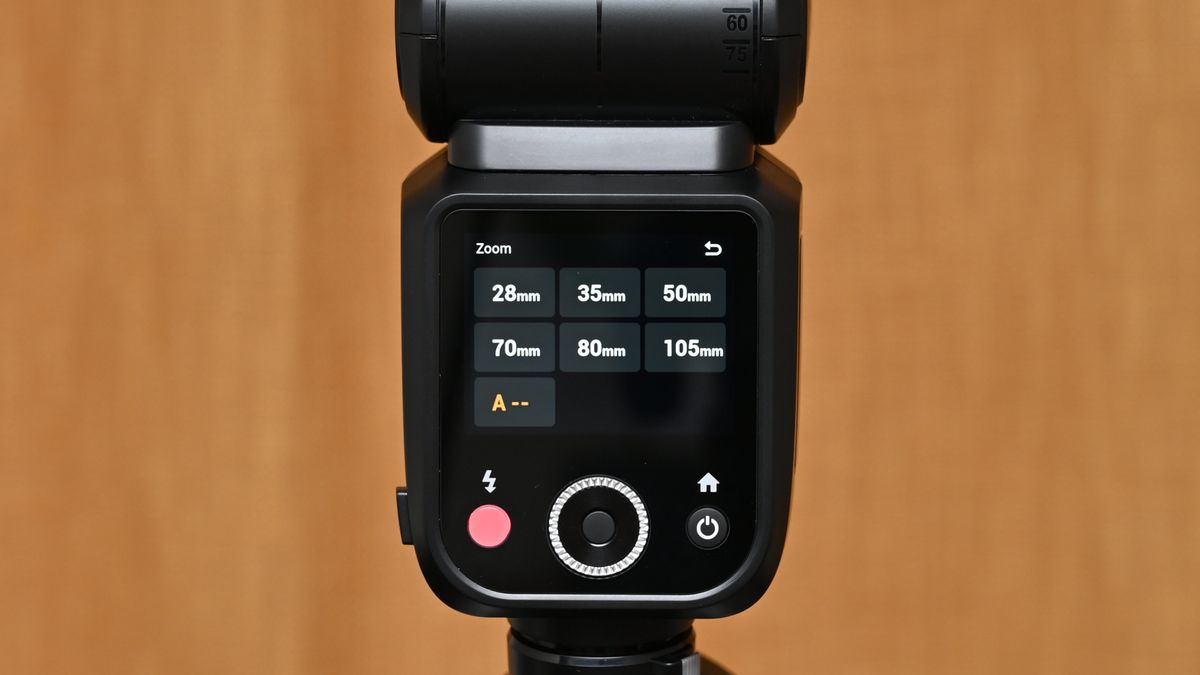 Godox V100 flashgun color touchscreen