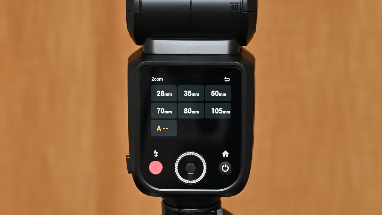 Godox V100 flashgun color touchscreen