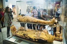 Mummies displayed in British Museum.