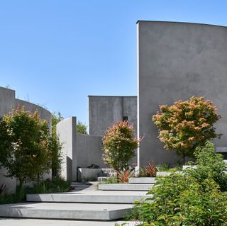 Entrance with sculptural concrete at Horizon Flinders House by Mim Design