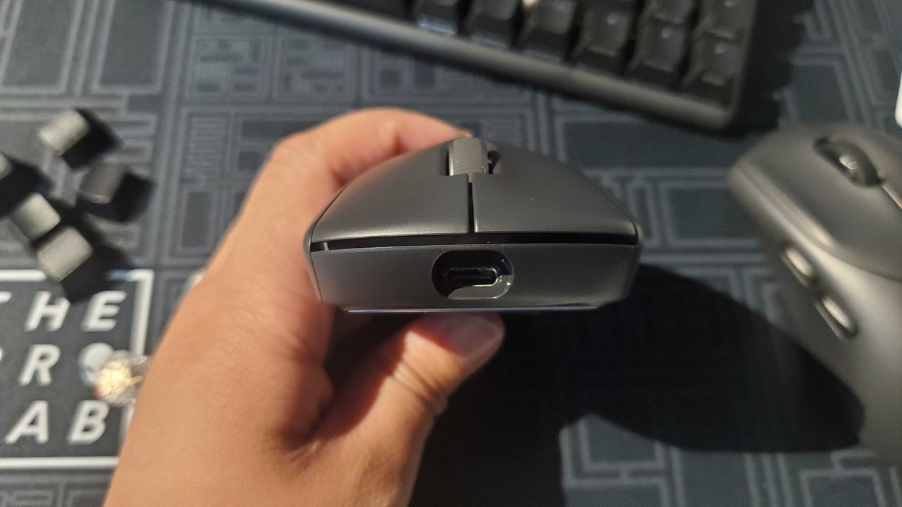 black gaming mouse