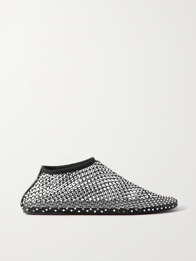 missing-image ارتدت Alexa Chung صيحة الأحذية المسطحة المرصعة في أسبوع الموضة في باريس