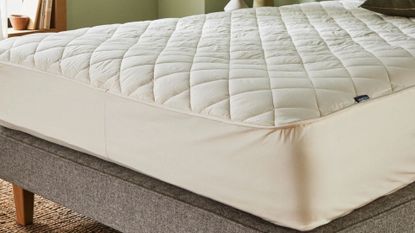 Woolroom Deluxe Washable Mattress Protector