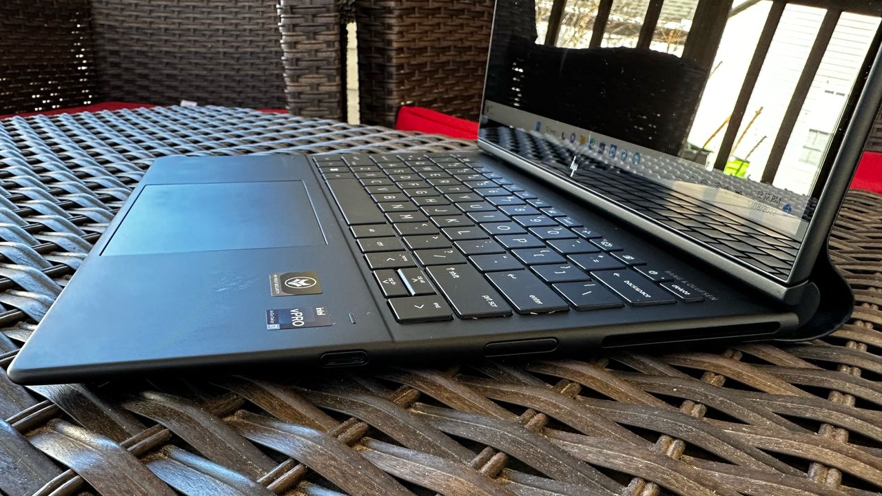 HP Dragonfly Folio G3