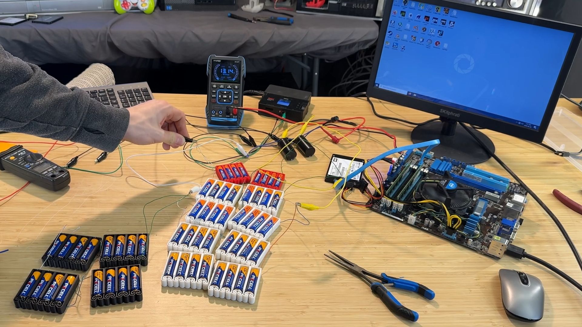 Enthusiast runs desktop PC off 56 AA batteries — Intel…