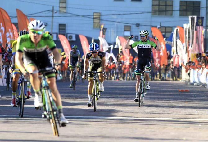 Graeme Brown celebrates another win from Belkin teammate Theo Bos.