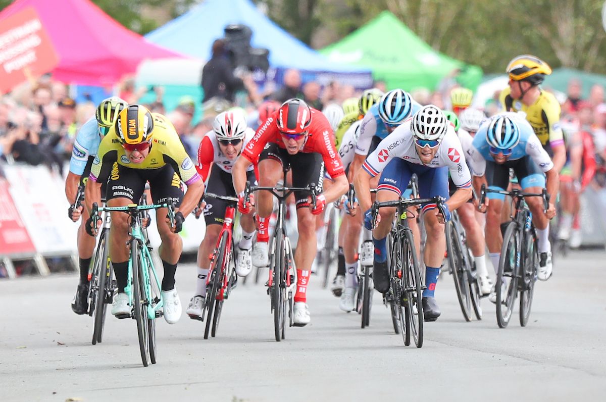 Dylan Groenewegen wins the sprint