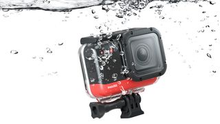 Optional dive case increases waterproofing to depths of 60m